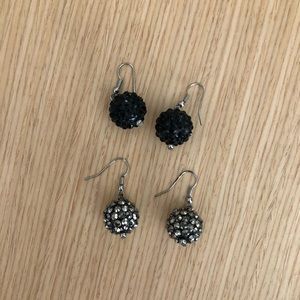 Bundle of 2 pairs of dangle earrings ✨